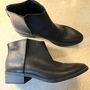 Universal Thread Women’s Bootie sz 10